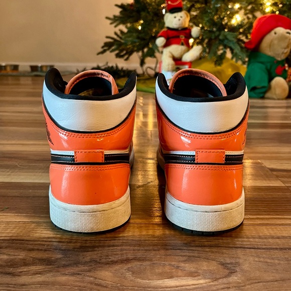 Air Jordan 1 SE Mid “Turf Orange” sz. 9 - Picture 4 of 8
